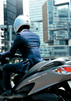 Laissez-vous tenter par le scooter Burgman 200 ABS - Suzuki Moto