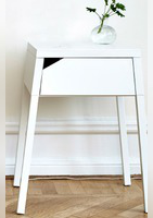La table de chevet Selje est aussi une station de charge sans fil : découvrez-la - IKEA