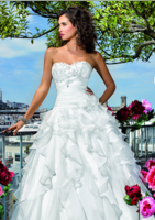 Découvrez la nouvelle collection de robes de mariées - Tati